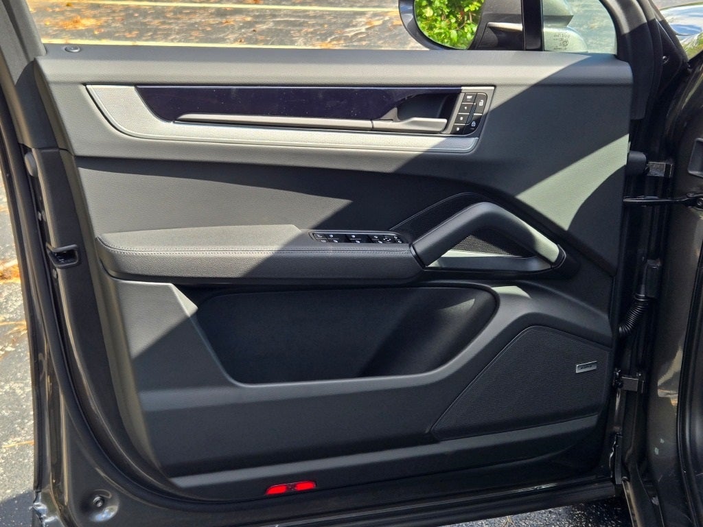 2026 Porsche Cayenne E-Hybrid Base