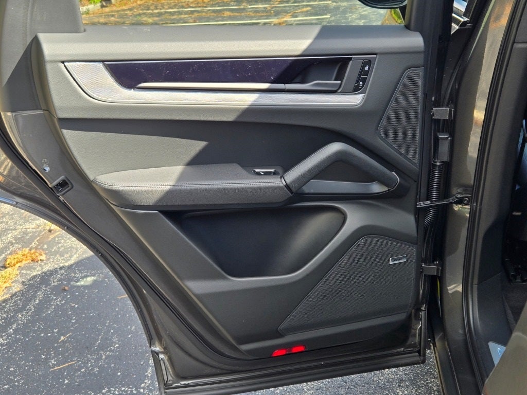 2026 Porsche Cayenne E-Hybrid Base