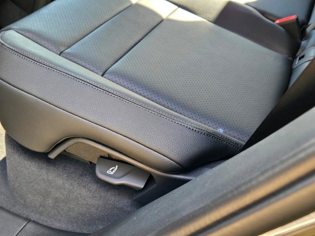 2026 Porsche Cayenne E-Hybrid Base