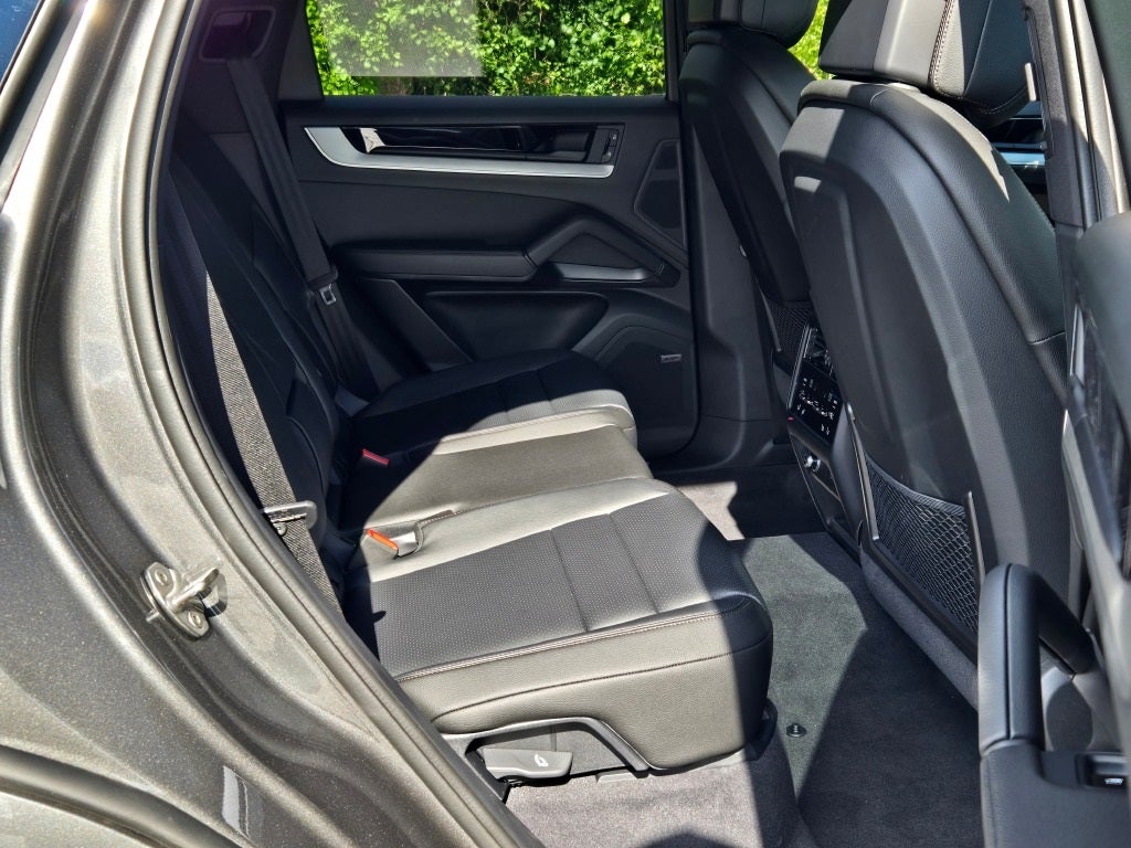 2026 Porsche Cayenne E-Hybrid Base