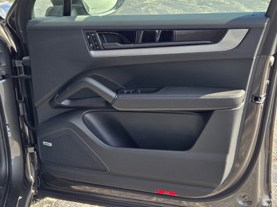 2026 Porsche Cayenne E-Hybrid Base