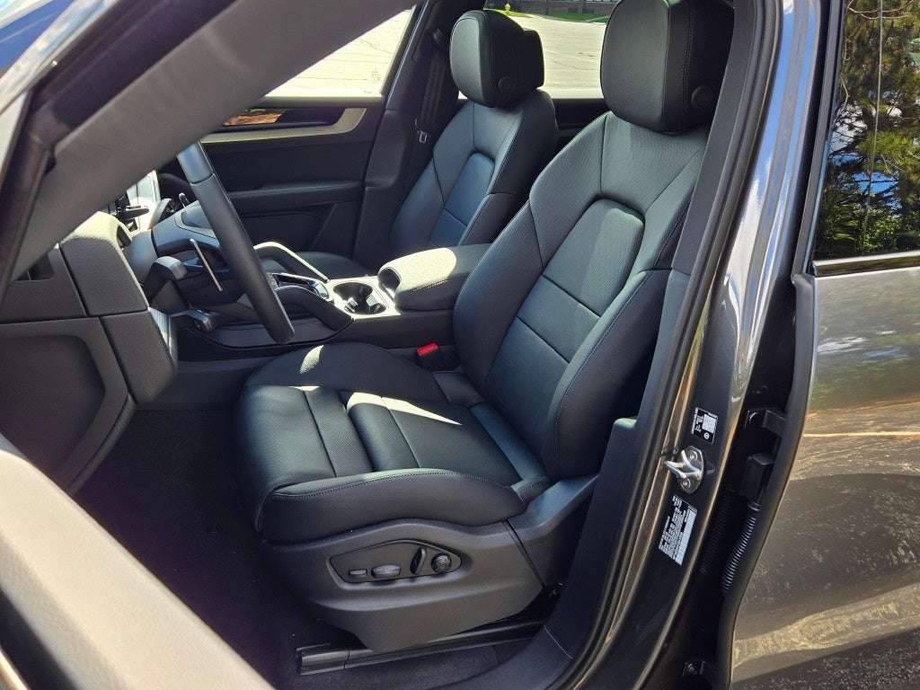 2026 Porsche Cayenne E-Hybrid Base