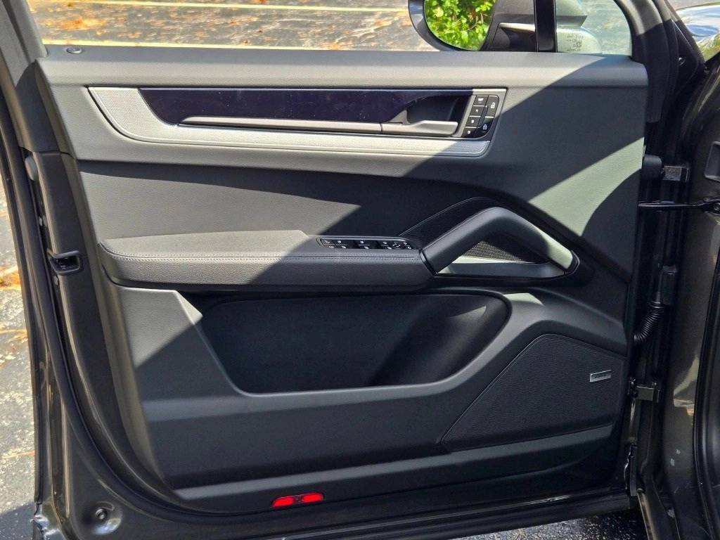 2026 Porsche Cayenne E-Hybrid Base