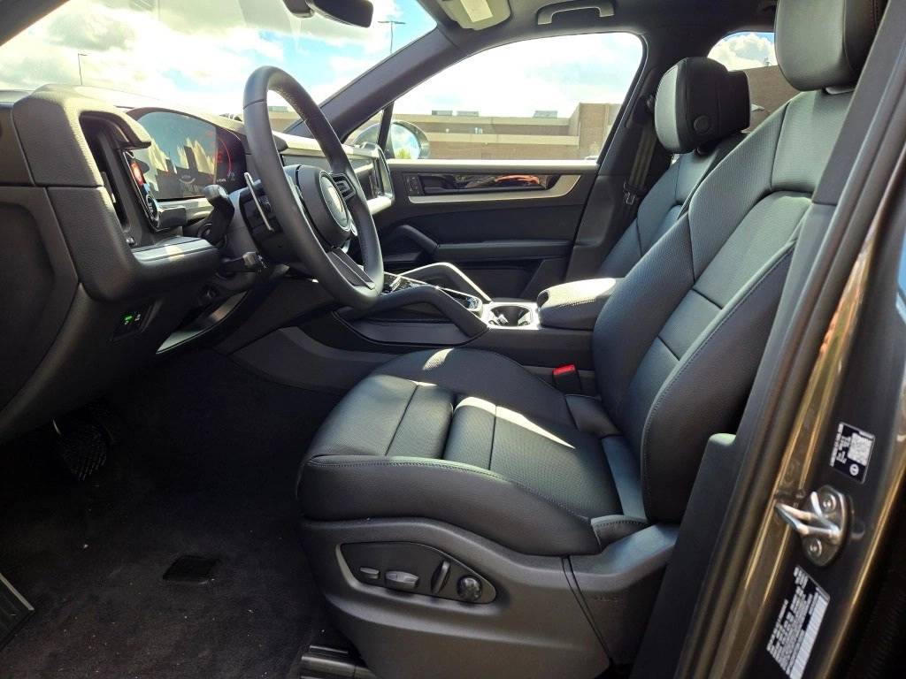 2026 Porsche Cayenne E-Hybrid Base