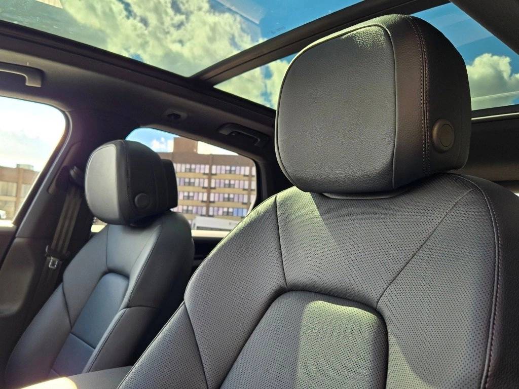 2026 Porsche Cayenne E-Hybrid Base