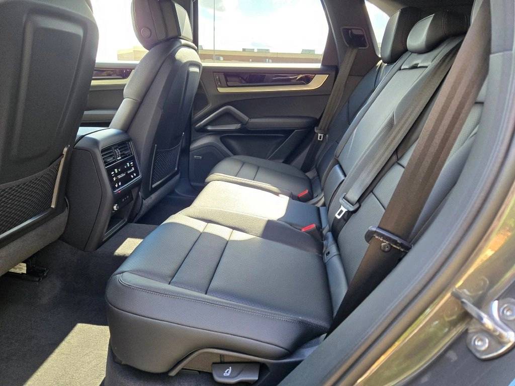 2026 Porsche Cayenne E-Hybrid Base