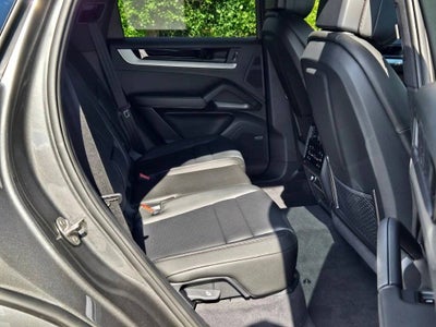 2026 Porsche Cayenne E-Hybrid Base