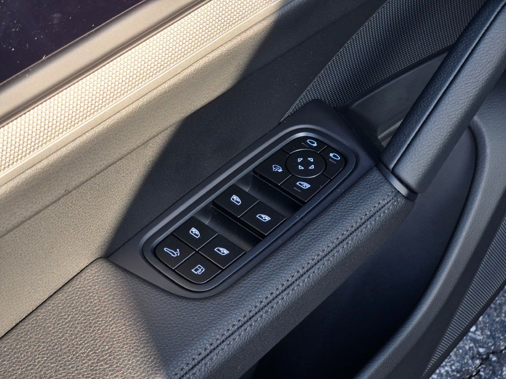 2026 Porsche Cayenne E-Hybrid Base