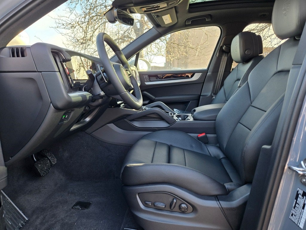 2026 Porsche Cayenne E-Hybrid Base