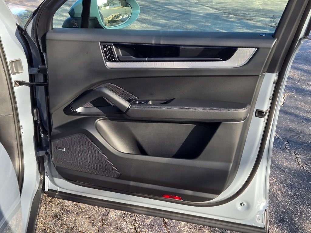 2026 Porsche Cayenne E-Hybrid Base