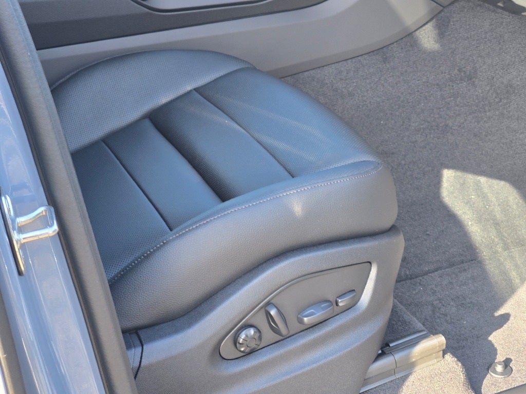 2026 Porsche Cayenne E-Hybrid Base