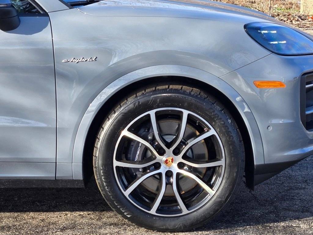 2026 Porsche Cayenne E-Hybrid Base