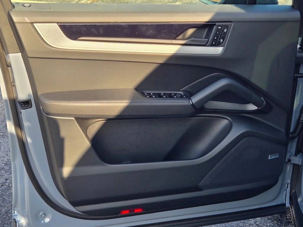 2026 Porsche Cayenne E-Hybrid Base