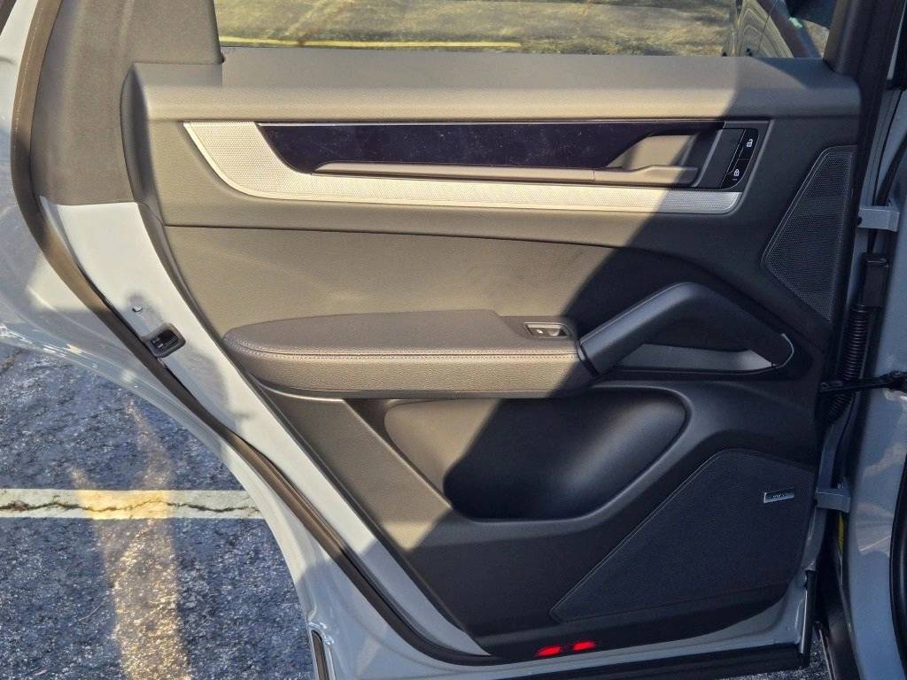 2026 Porsche Cayenne E-Hybrid Base