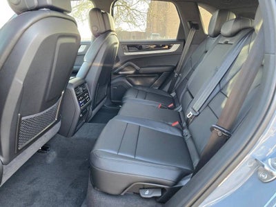 2026 Porsche Cayenne E-Hybrid Base