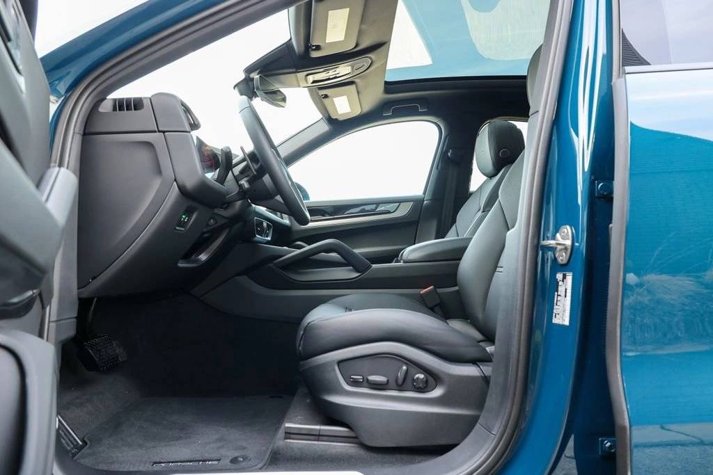 2026 Porsche Cayenne Coupe Base