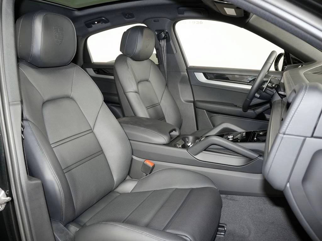 2026 Porsche Cayenne Coupe Base