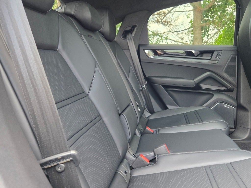 2025 Porsche Cayenne Coupe GTS