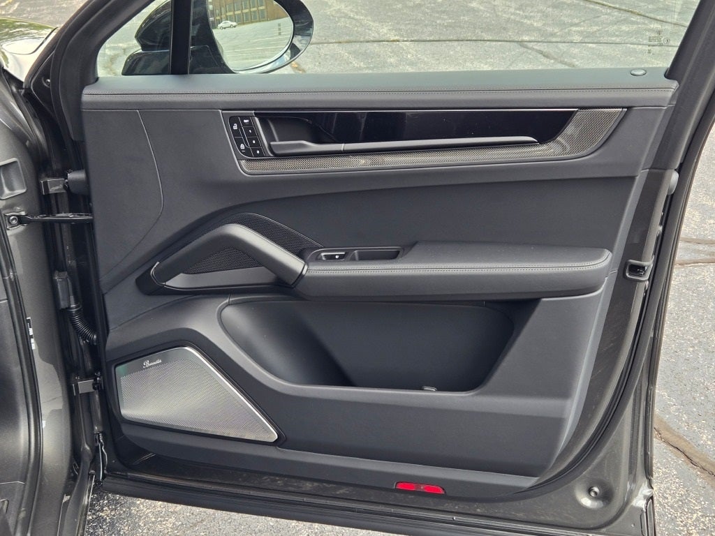 2025 Porsche Cayenne Coupe GTS