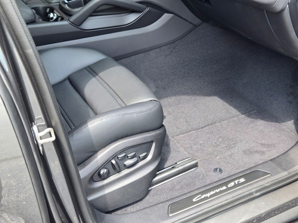 2025 Porsche Cayenne Coupe GTS