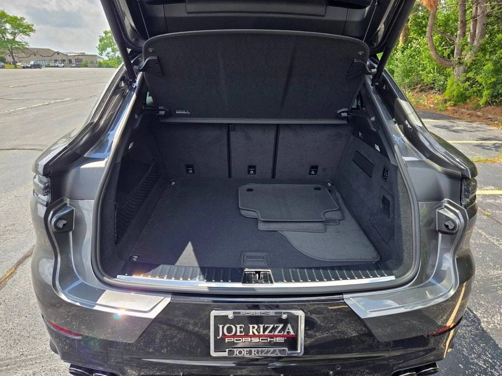 2025 Porsche Cayenne Coupe GTS