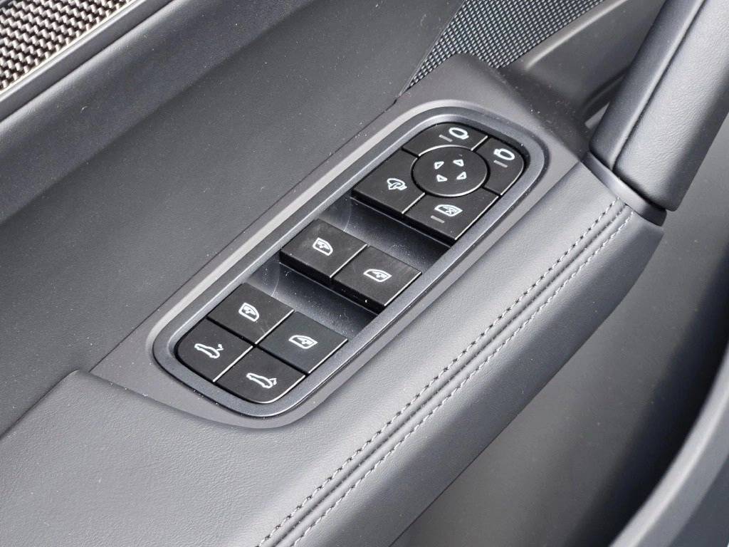 2025 Porsche Cayenne Coupe GTS