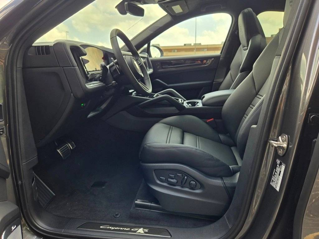 2025 Porsche Cayenne Coupe GTS
