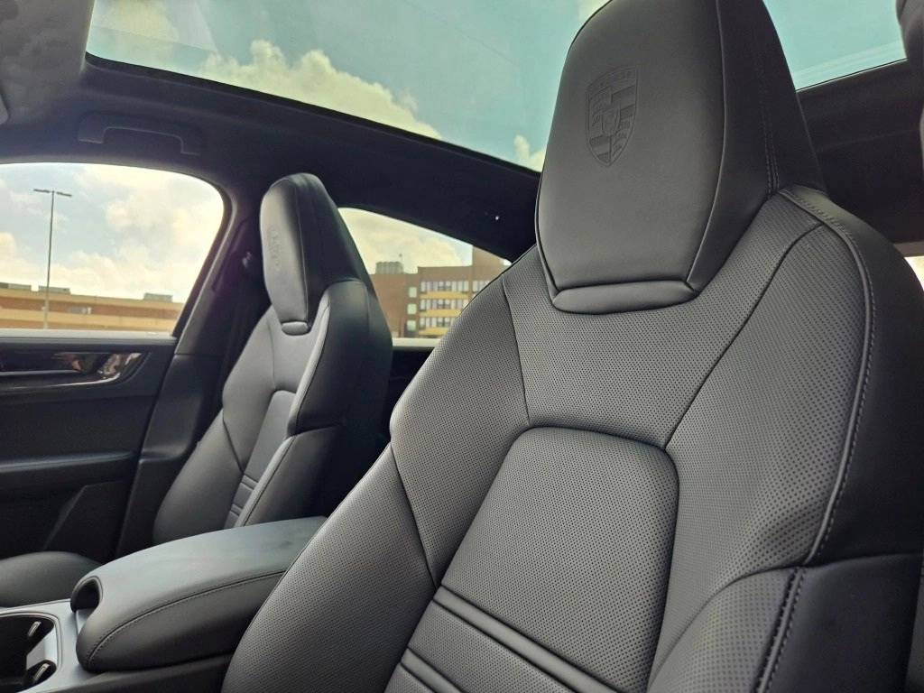 2025 Porsche Cayenne Coupe GTS