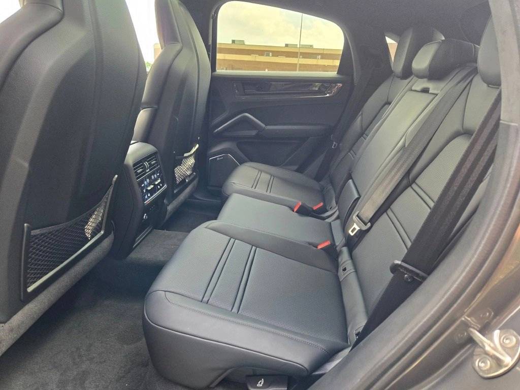 2025 Porsche Cayenne Coupe GTS