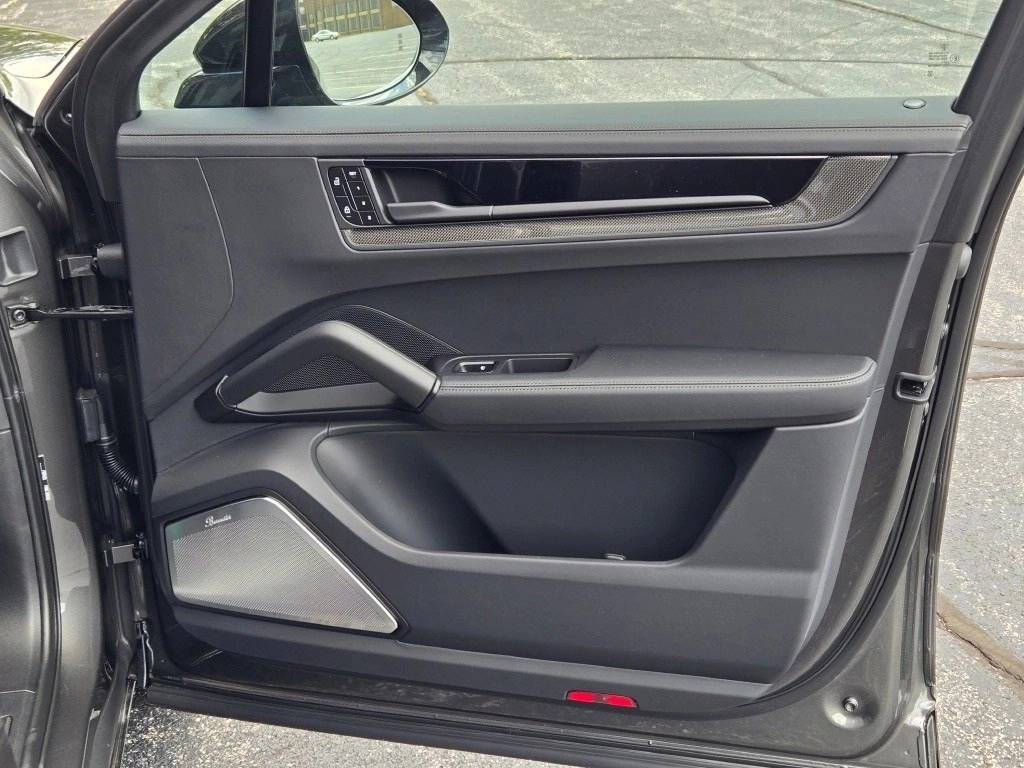 2025 Porsche Cayenne Coupe GTS