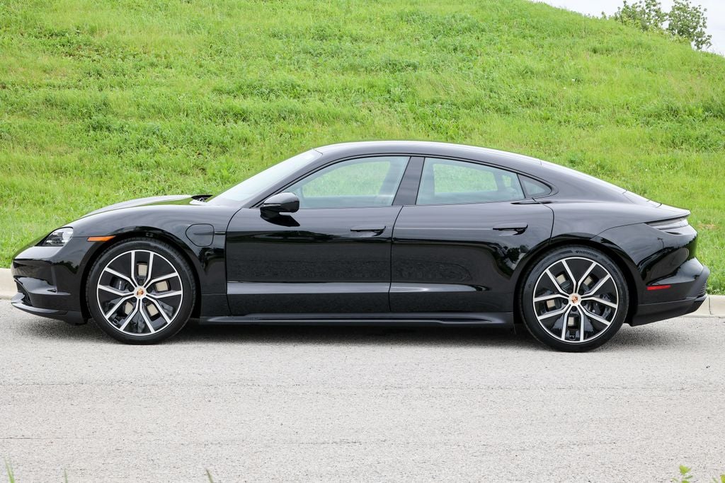 2026 Porsche Taycan 4 Black Edition 4