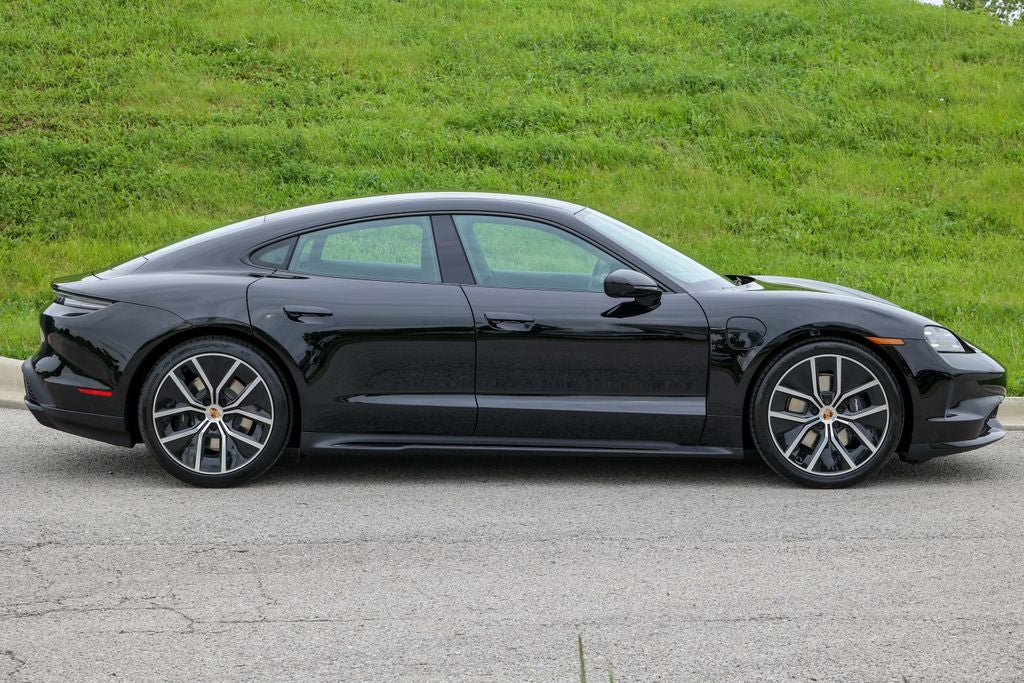 2026 Porsche Taycan 4 Black Edition 4