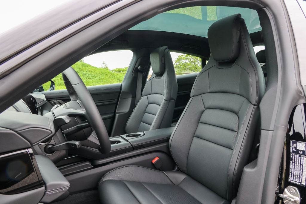 2026 Porsche Taycan 4 Black Edition 4
