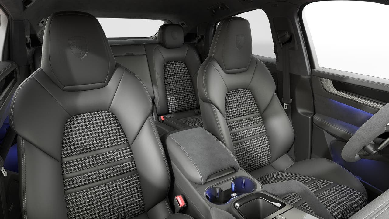 2026 Porsche Cayenne GTS Coupe Base