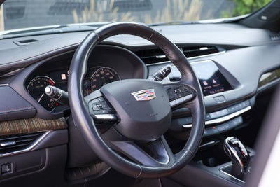 2022 Cadillac XT4 Premium Luxury