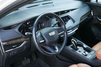 2022 Cadillac XT4 Premium Luxury