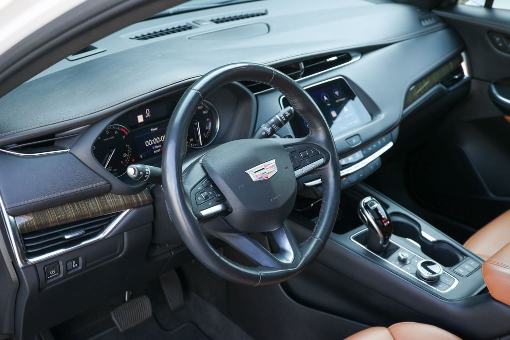 2022 Cadillac XT4 Premium Luxury