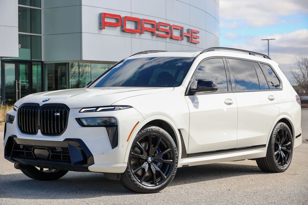 2023 BMW X7 M60i