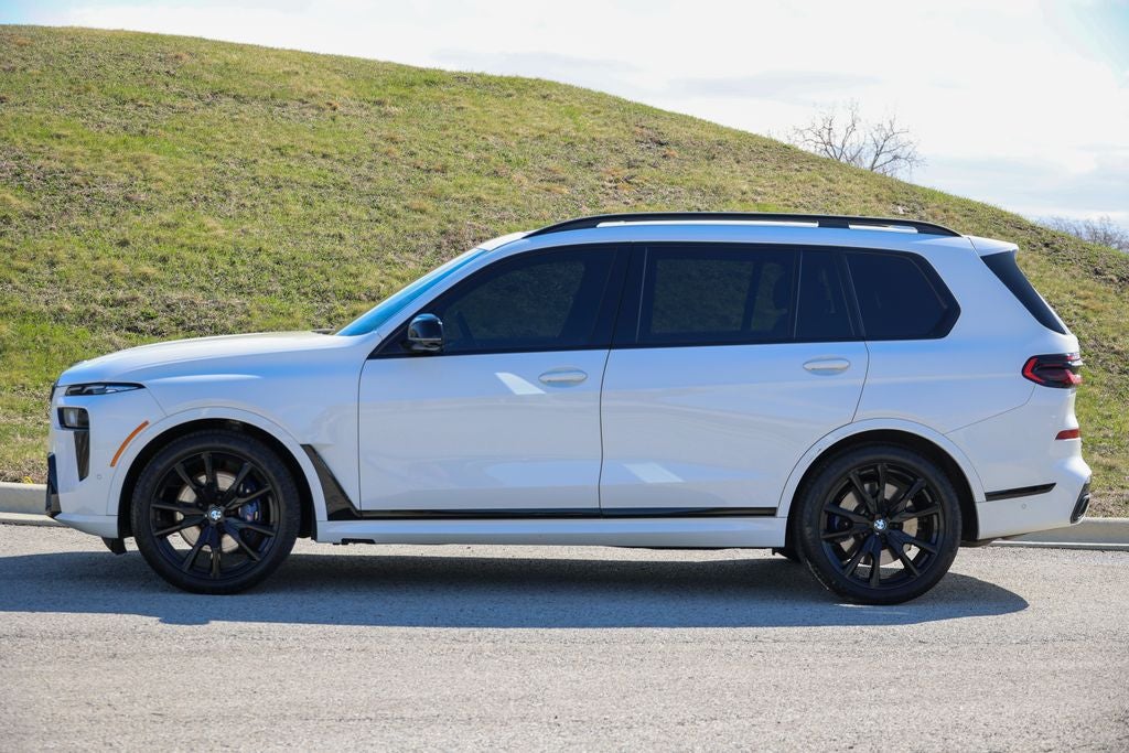 2023 BMW X7 M60i
