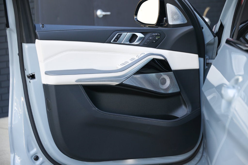 2026 BMW X7 ALPINA XB7
