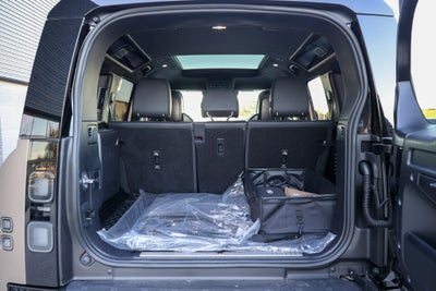 2026 Land Rover Defender 110 OCTA