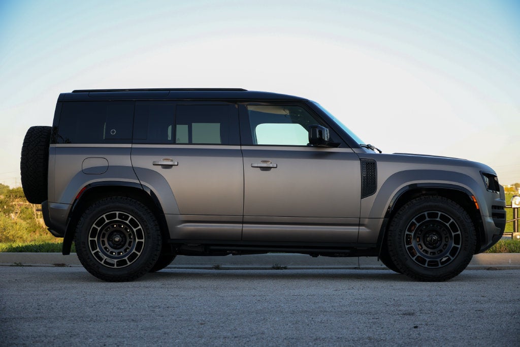 2026 Land Rover Defender 110 OCTA