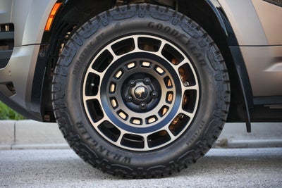 2026 Land Rover Defender 110 OCTA