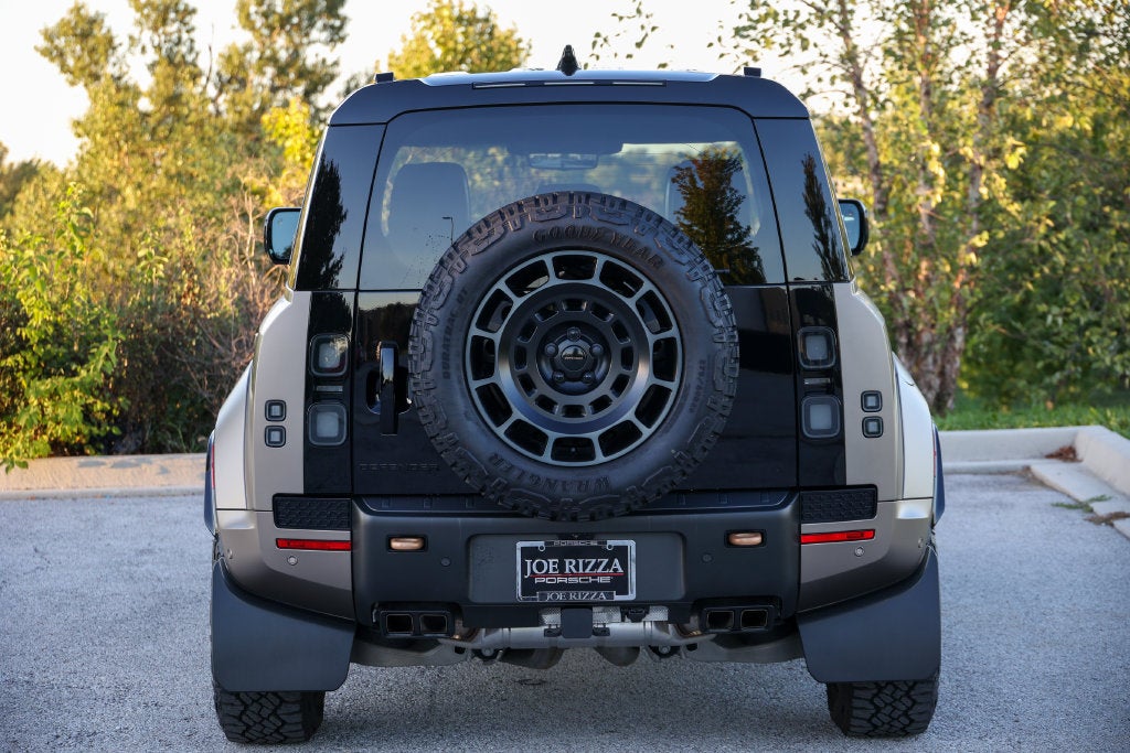 2026 Land Rover Defender 110 OCTA