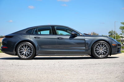 2025 Porsche Panamera 4