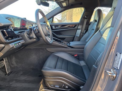 2025 Porsche Panamera 4