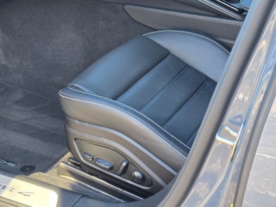 2025 Porsche Panamera 4