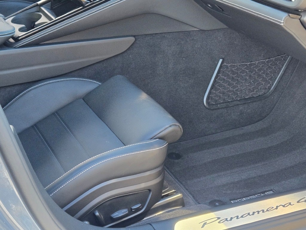 2025 Porsche Panamera 4