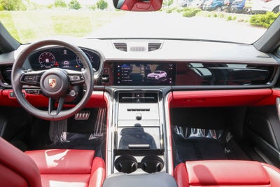 2025 Porsche Panamera 4