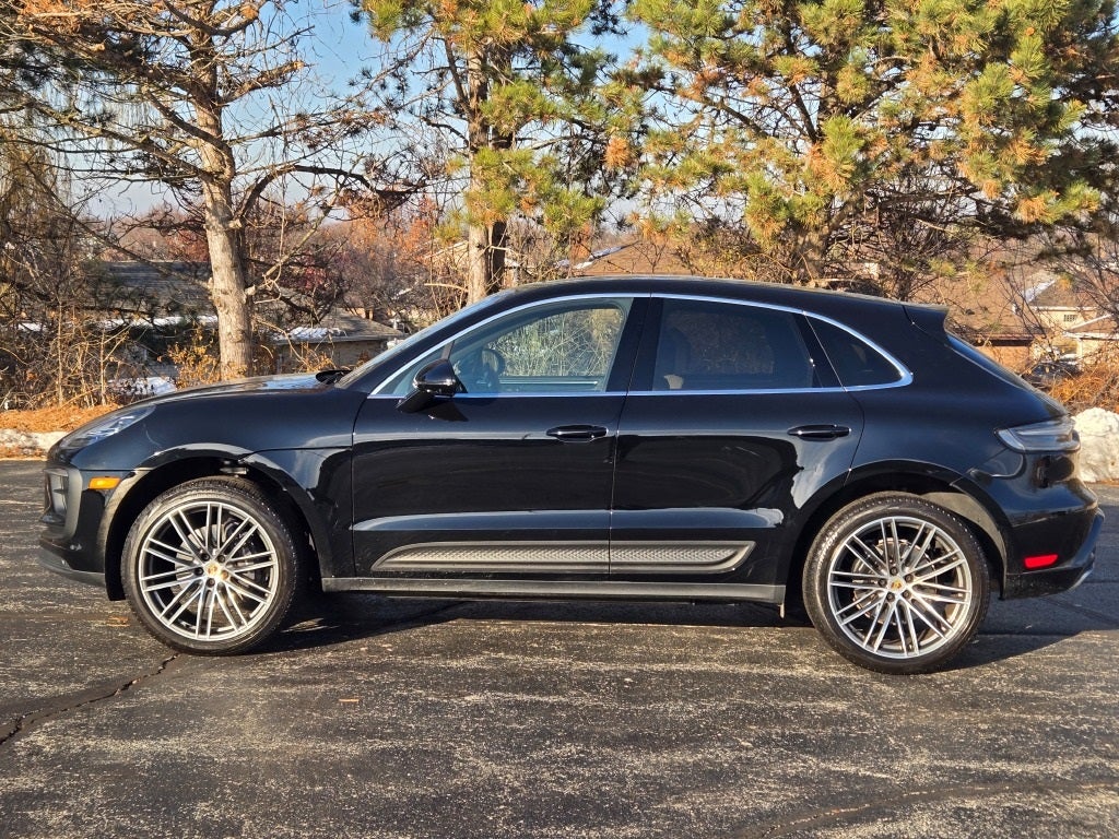 2025 Porsche Macan Base
